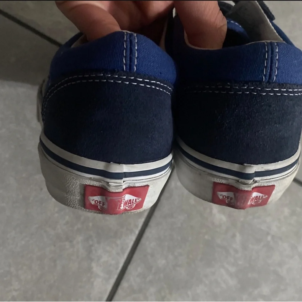 VANS - Picture 2 of 7